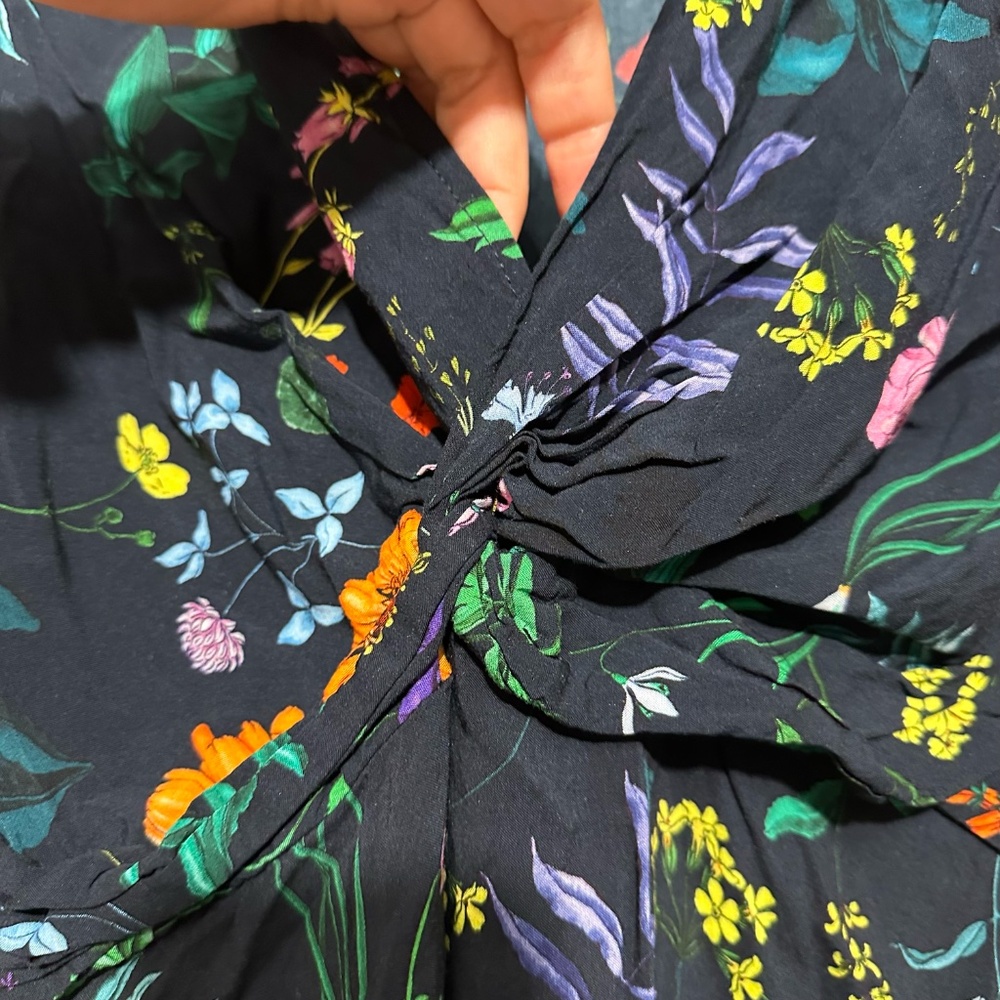 Amour Vert Floral Front Twist Dress - size S - Picture 4 of 7